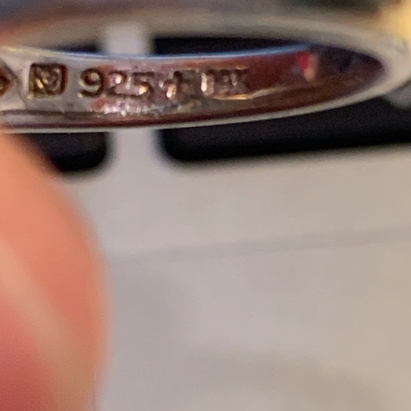 Elegant Silver and Blue Opal Ring - Picture 10 of 11